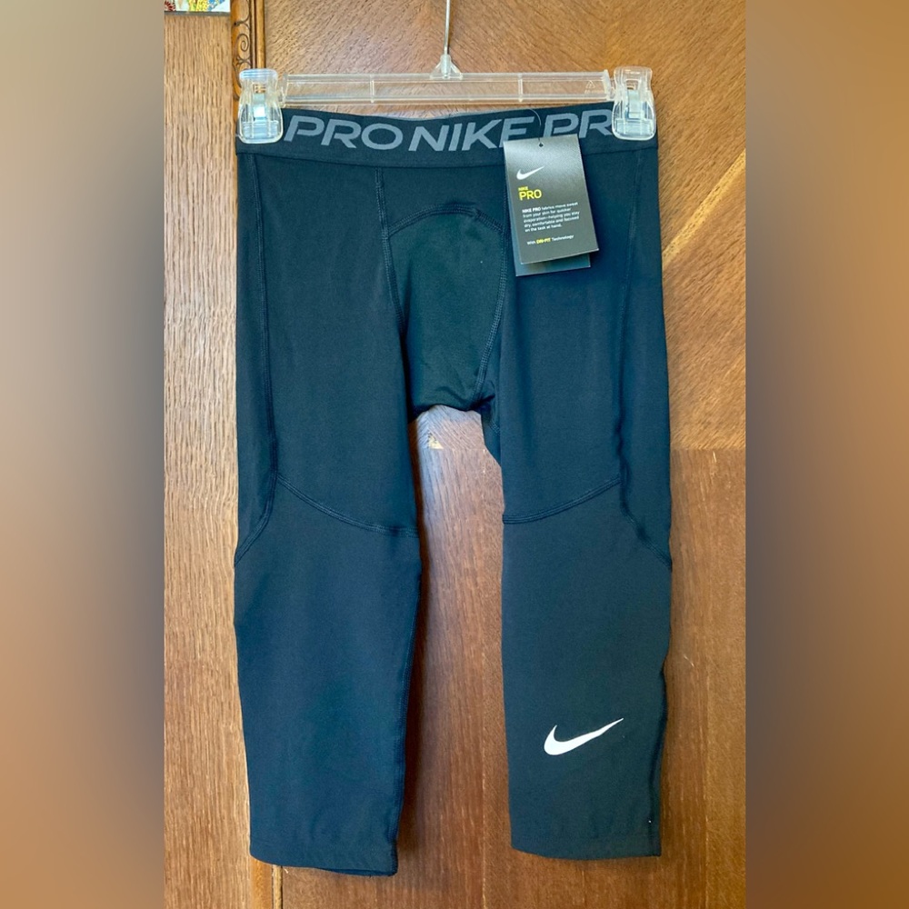 NWT - Nike Pro 3/4 Length Boys Training Tights, sz M